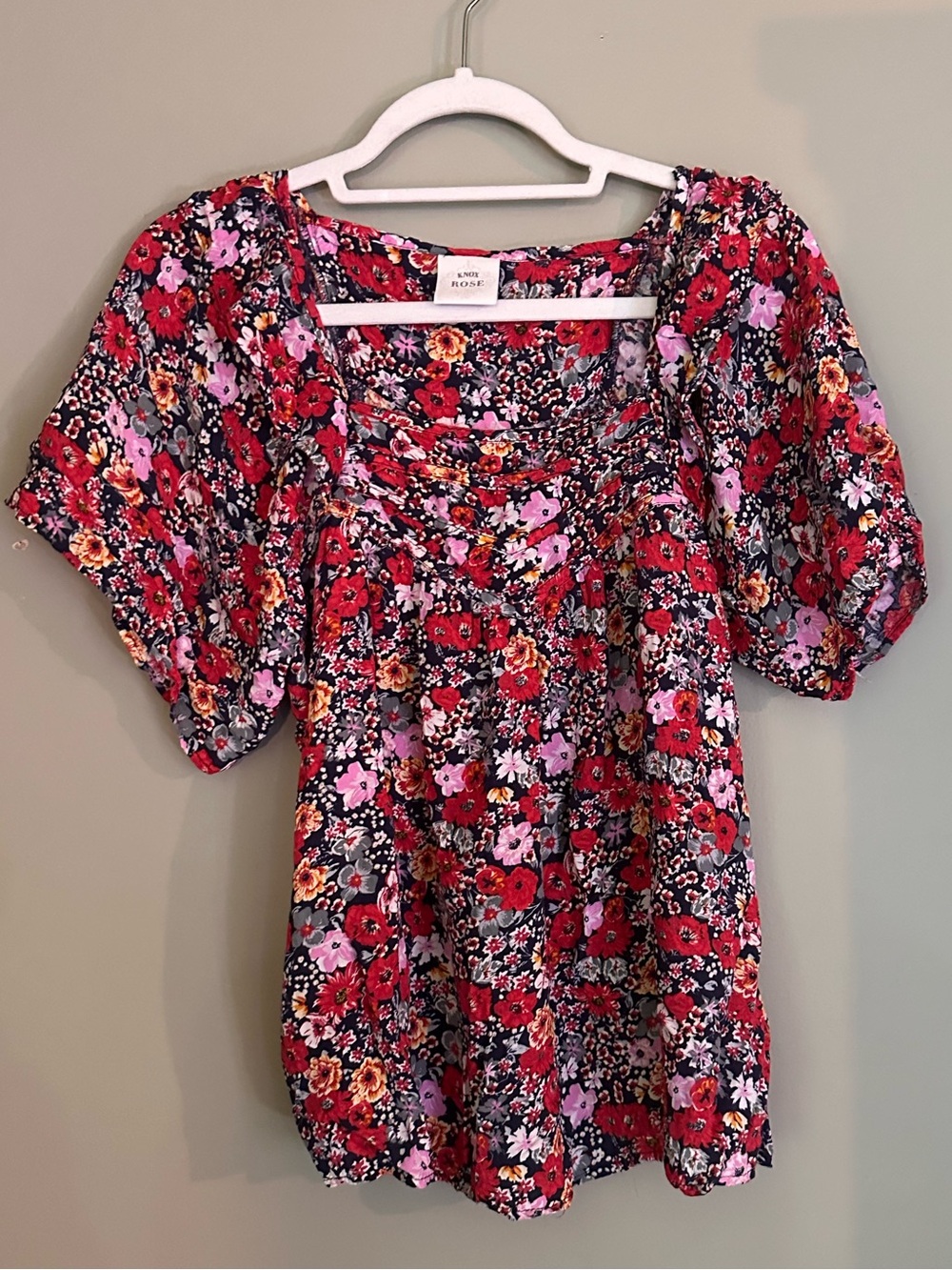 Knox Rose Floral Puff-Sleeve Blouse - Red, Pink, Black. Medium